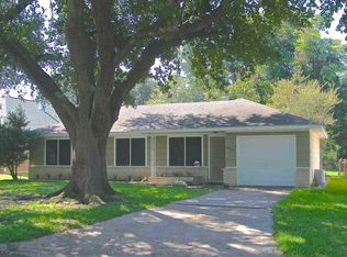 5501 Beaumont Ave, Groves, TX 77619