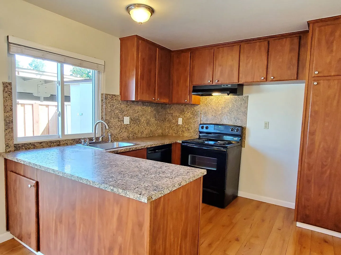 Spacious 2-Story Townhome, Fresh Paint, New Carpet, Wood Floor Downstairs, Patio, Dual Pane, Wash... — Photo 2
