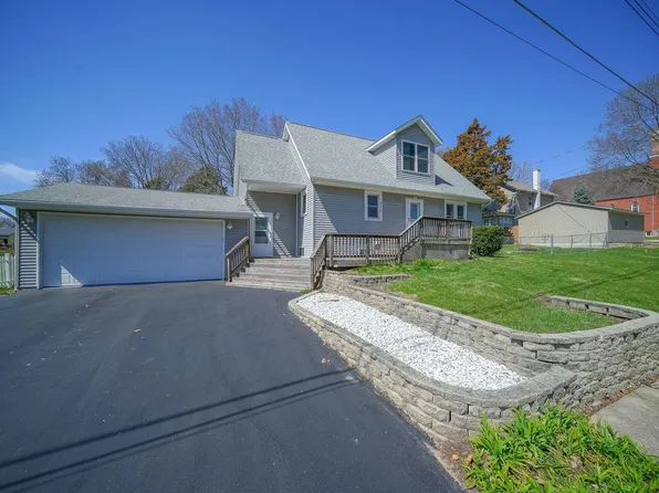 711 Taylor St, Pecatonica, IL 61063