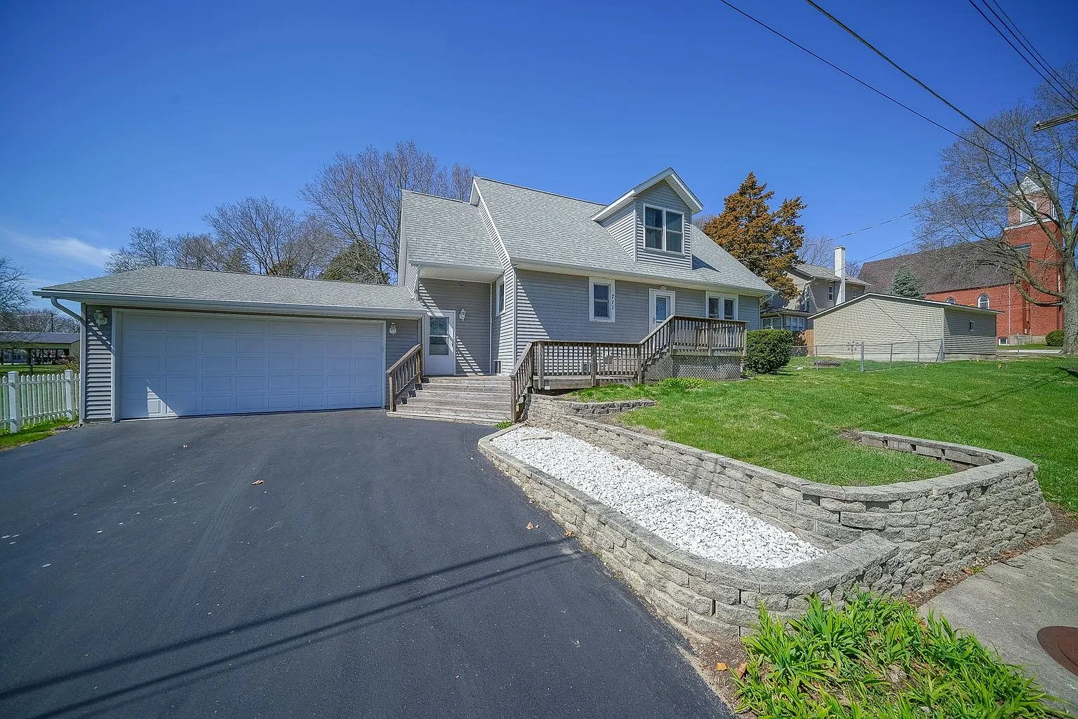 711 Taylor St photo 1