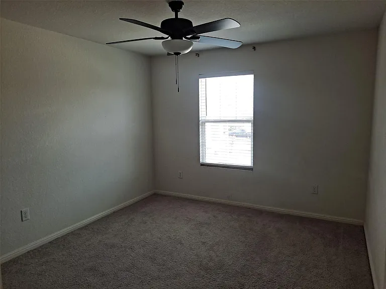 225 Rainey Dr — Photo 12