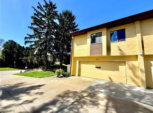 953 Hampton Ridge Dr, Akron, OH 44313