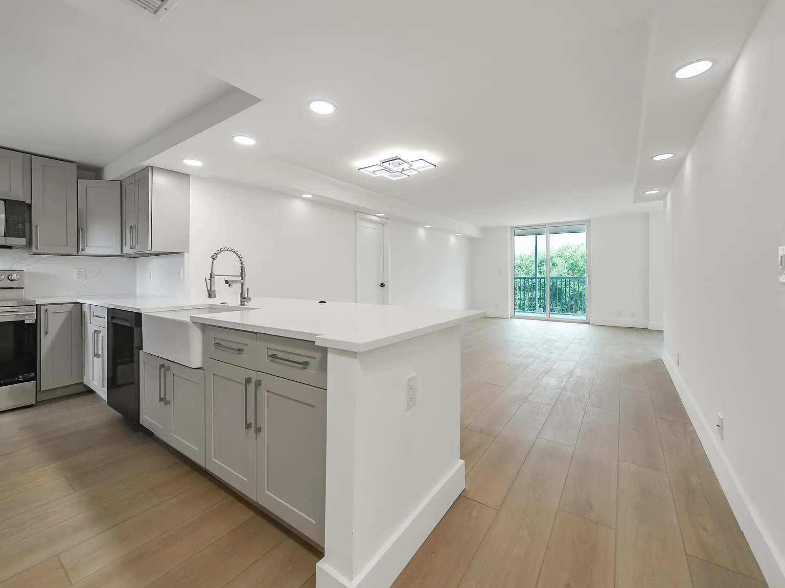 3 bed, 2.0 bath, 1300 sqft, $3,750 — Photo 1