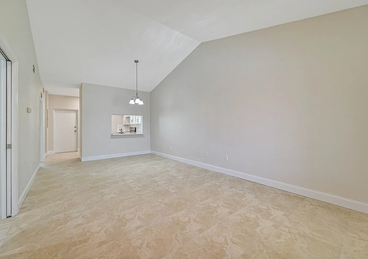Newly Renovated 2nd Floor Condo ~ Six Mile Cypress — Photo 2
