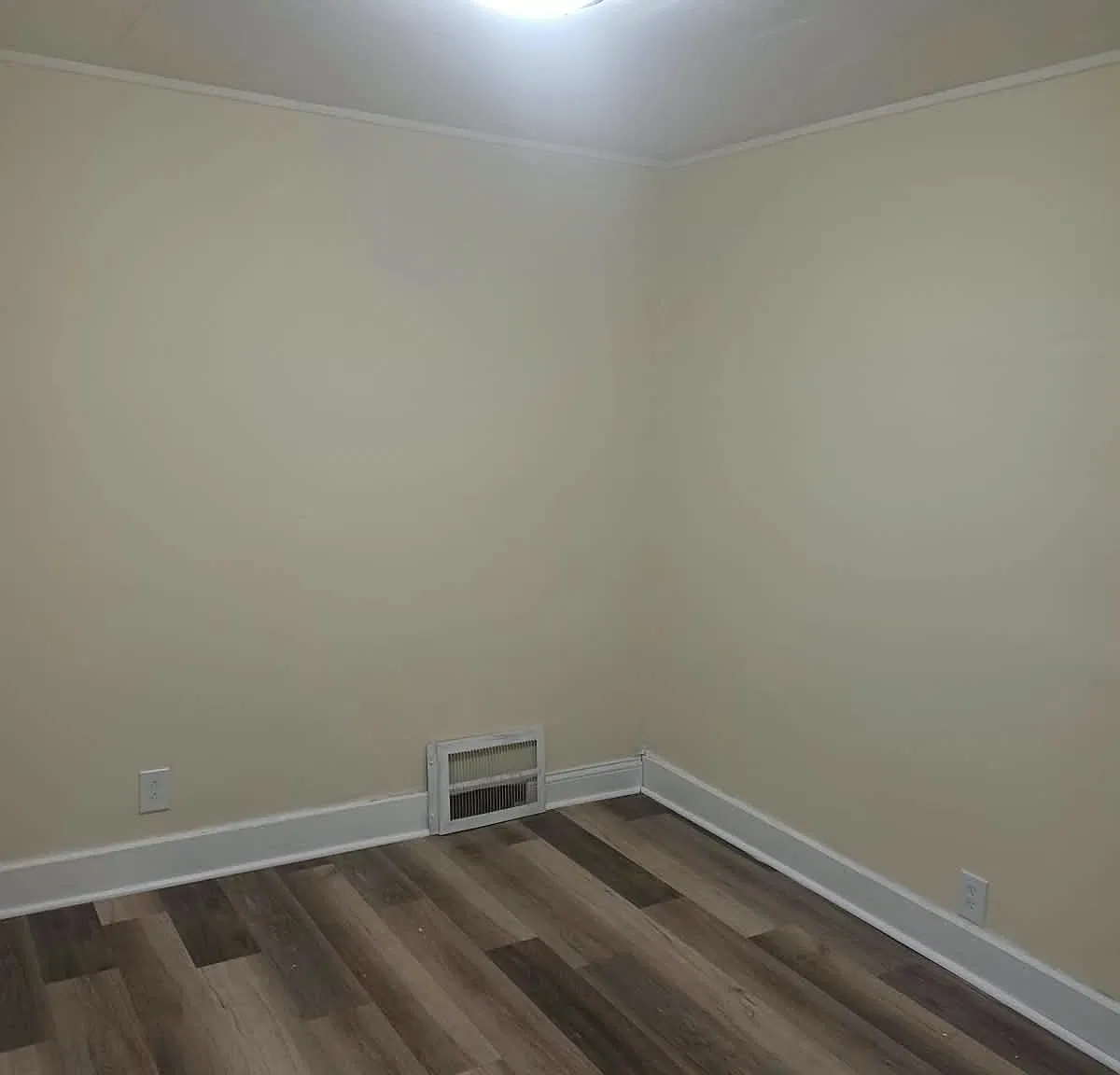 4 bed, 748 sqft, $1,190 — Photo 1