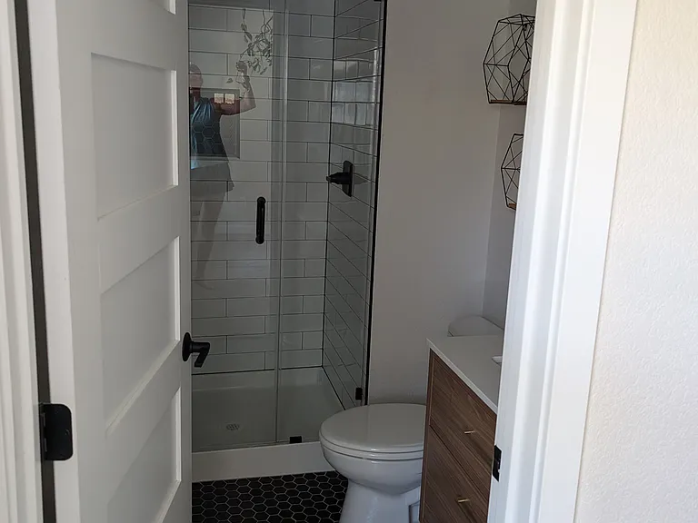 En suite in upstairs master