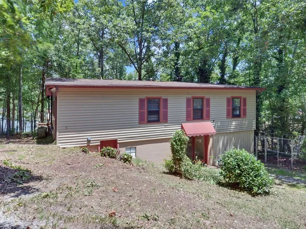 149 Foxtail Dr, Hartwell, GA 30643
