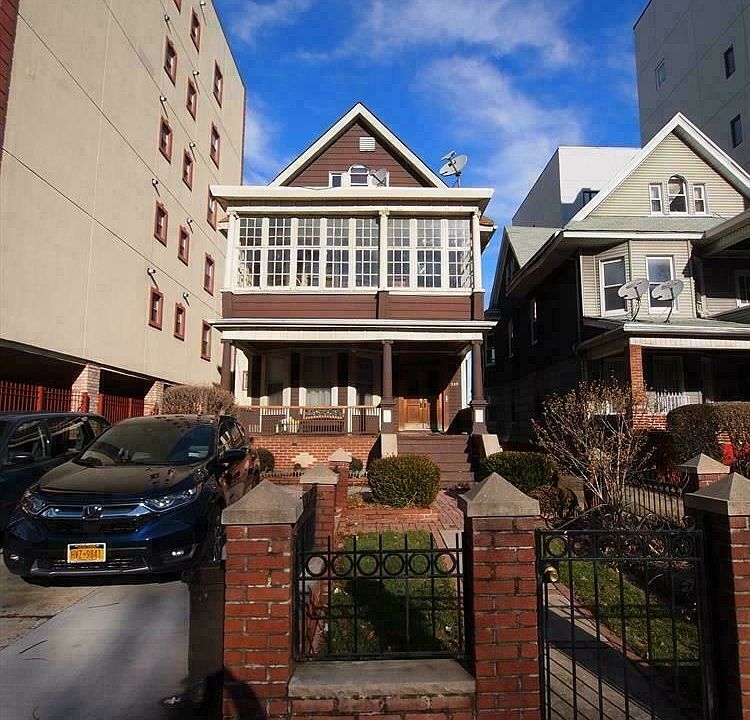 2nd image of 339 Lenox Rd