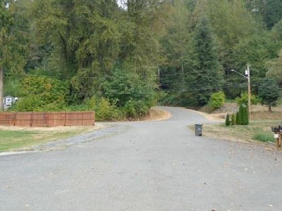Exterior Neighborhood (street photo)