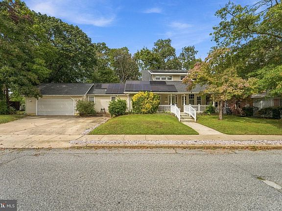 3rd image of 304 Laurel Ave