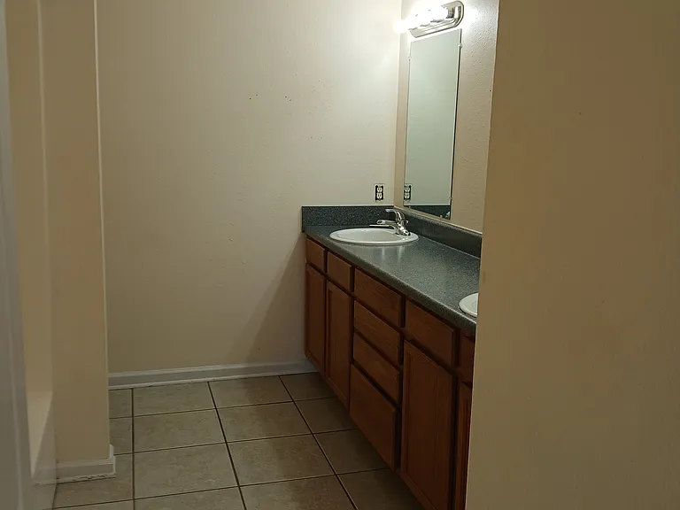 2514 Shady Oak Ct #B — Photo 21