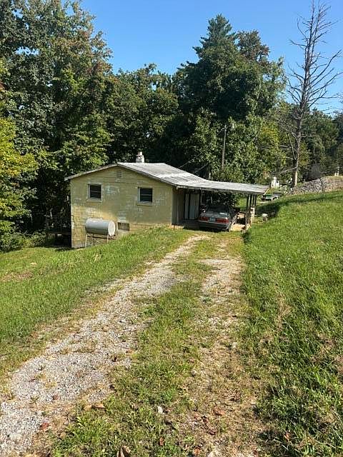 1st image of 809 Dixie Bend Rd