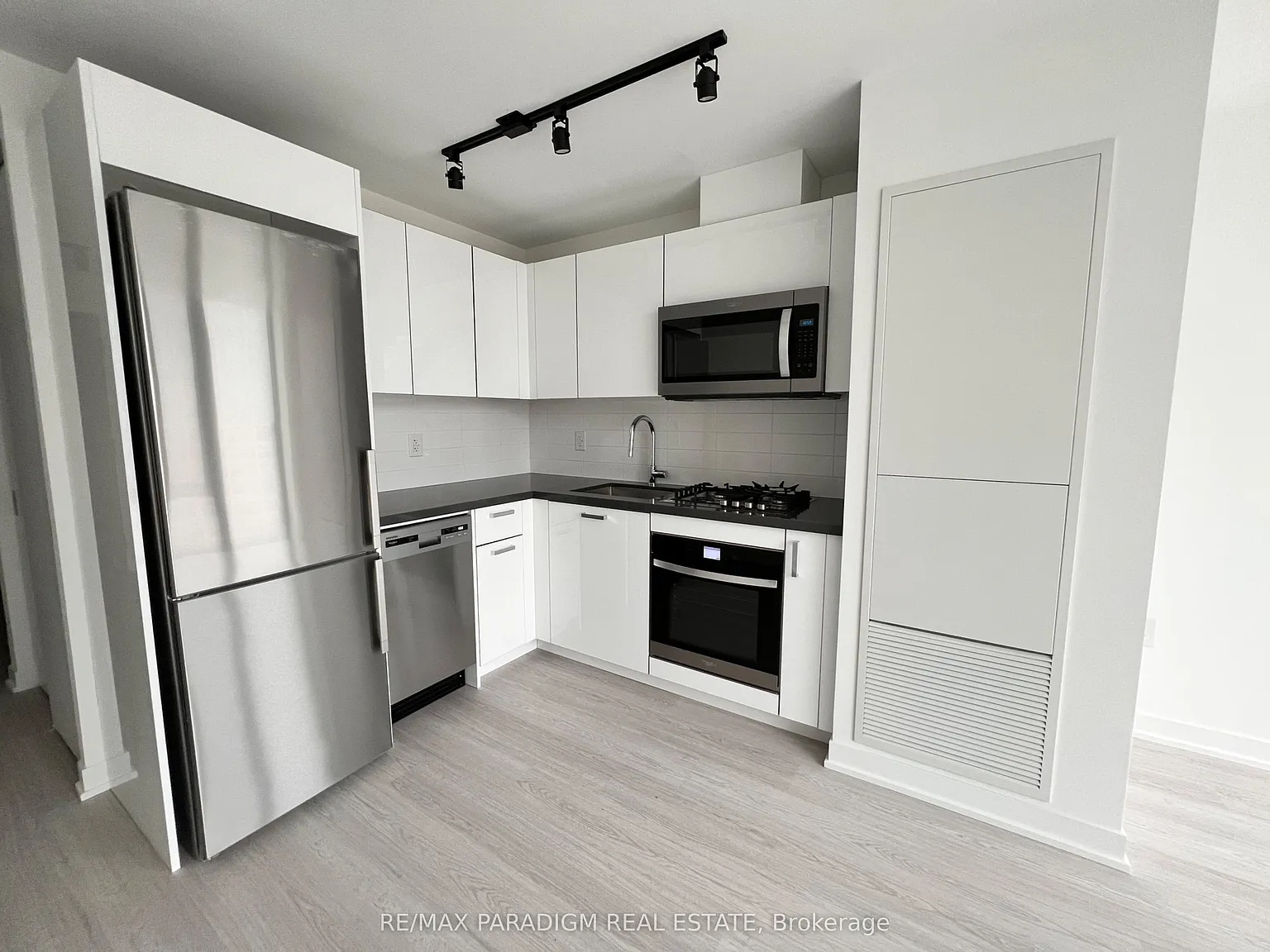 Studio, $2,200 — Photo 4