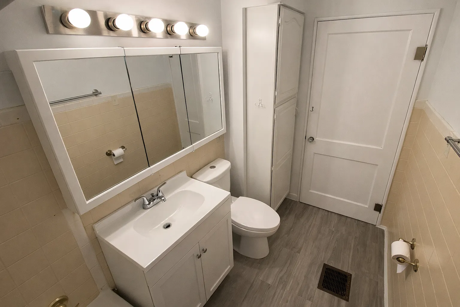 5 bed, 2100 sqft, $2,500 — Photo 2