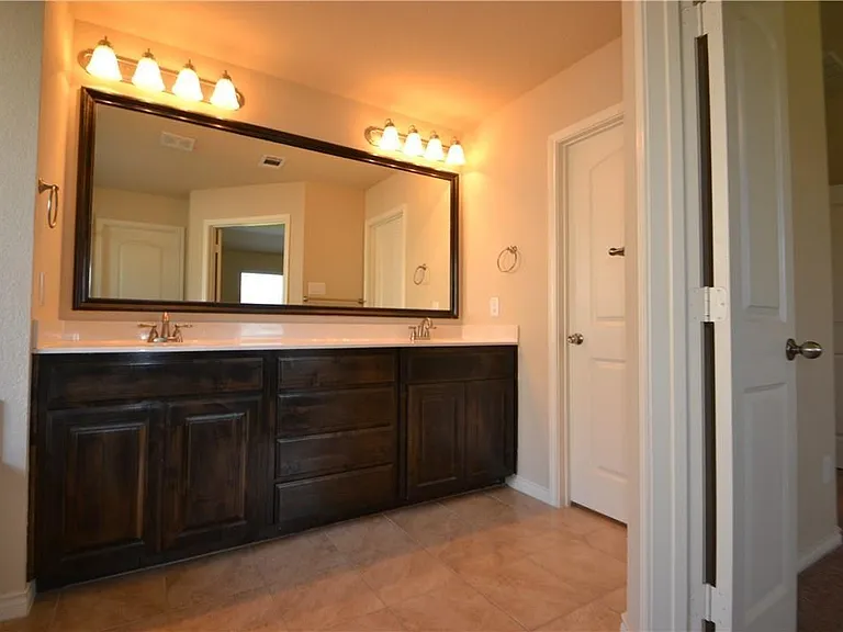 804 Willow Wood Dr — Photo 16