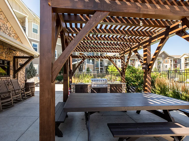 Bucking Horse Apartments — Photo 21