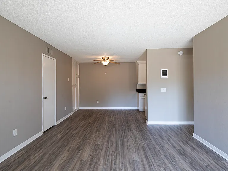 Royal Village Apartments — Photo 5