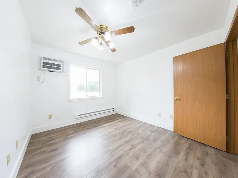 203 N East St — Photo 7