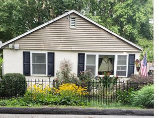 39 Spring Glen Rd E, Niantic, CT 06357