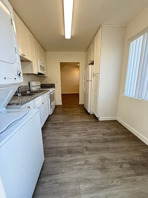 2 bed, 710 sqft, $2,500 — Photo 1