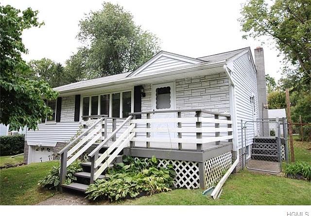 1st image of 27 Canterbury Ln