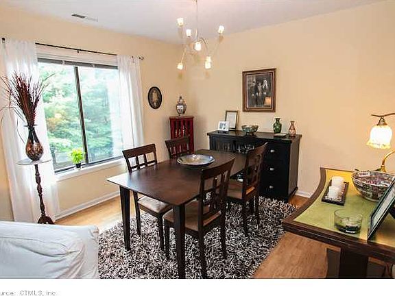 3rd image of 12 Ashford Dr