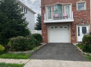 4 Kiesewetter Ln #1, Secaucus, NJ 07094