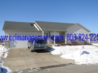 202 Tall Grass Trl, Sun Prairie, WI 53590