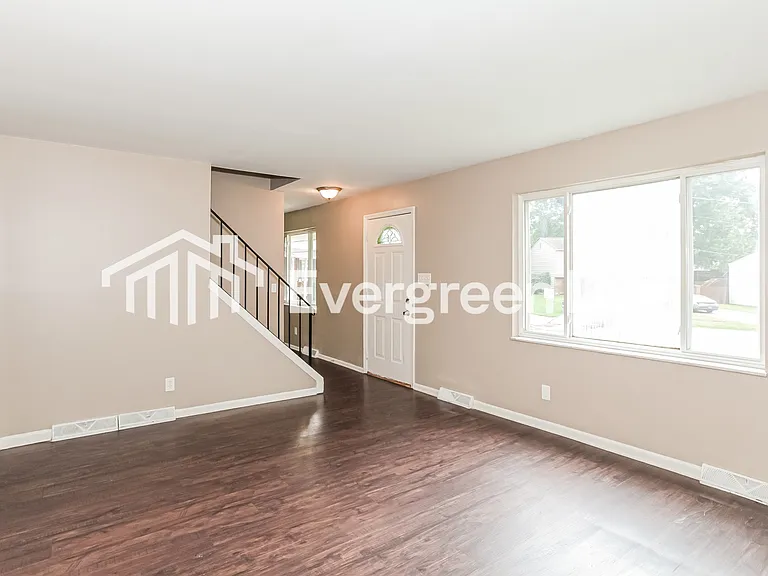 2424 Ambassador Dr — Photo 3