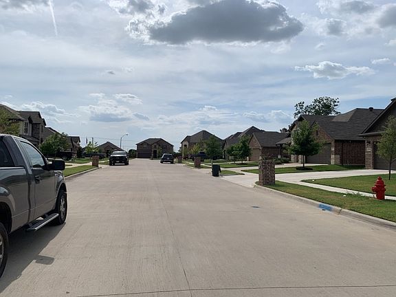 5th image of 720 Ravenwood Dr