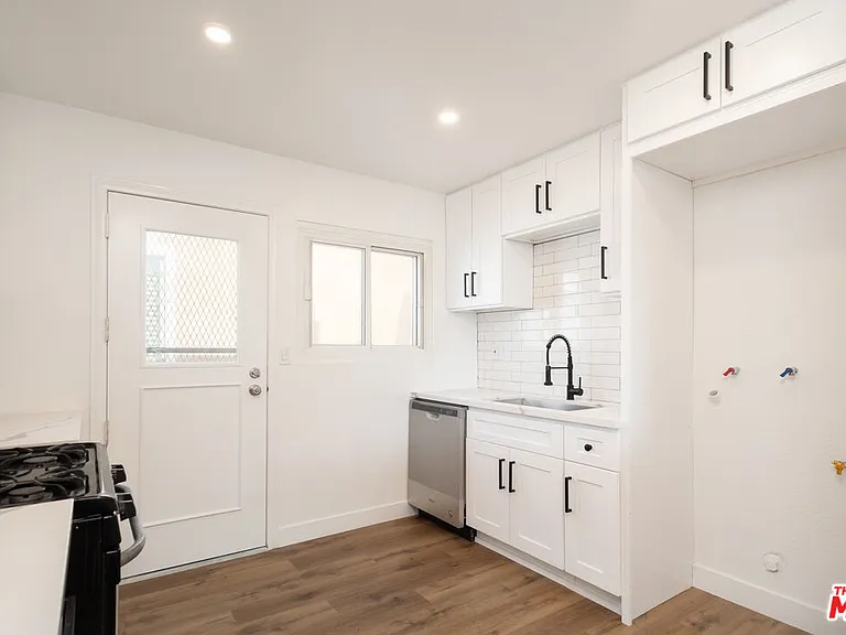 3711 W 105th St #1 — Photo 3