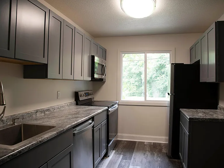 Oakbrook Manor Apartments — Photo 24