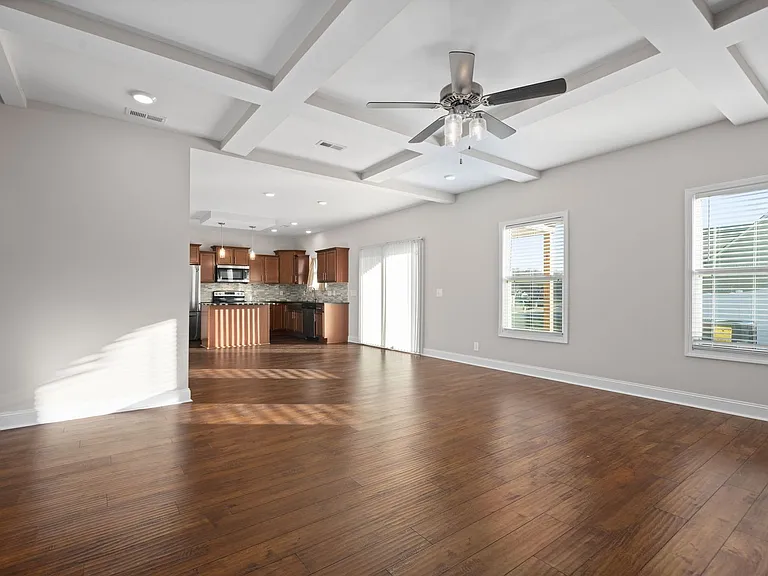101 Lucerne Ln — Photo 9
