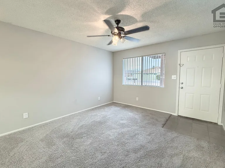 529 E 6th Dr — Photo 8