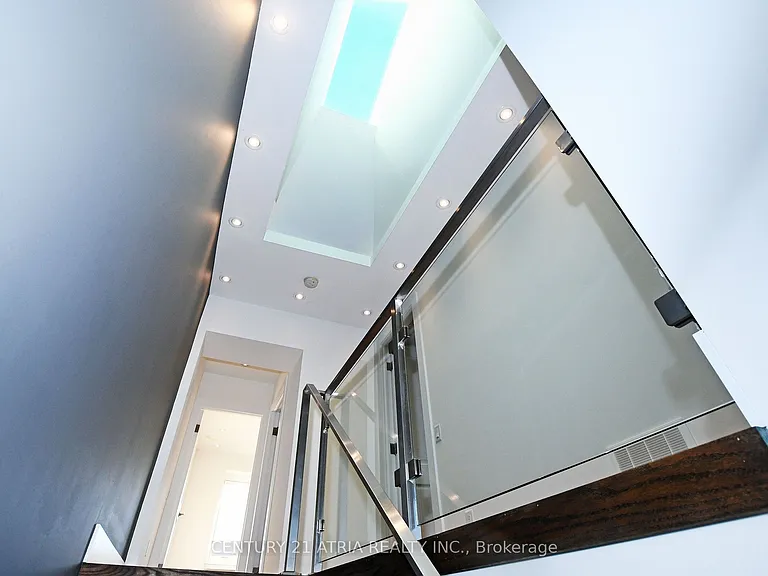 10 Palmerston Ave — Photo 24