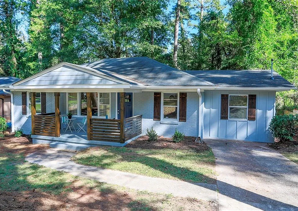 2076 Holly Hill Dr