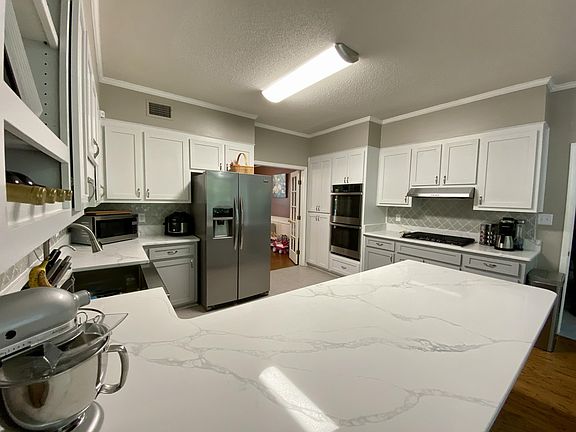 5th image of 561 Waterford Dr