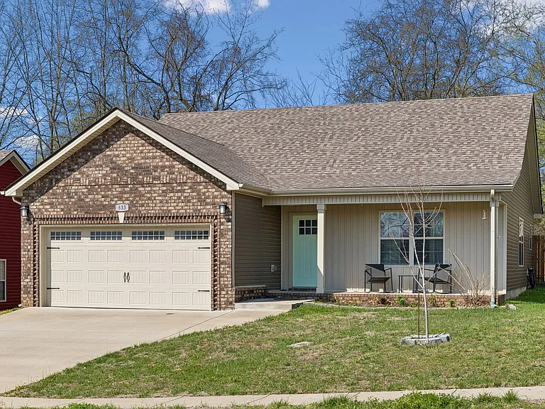 833 Lutz Ln — Photo 25