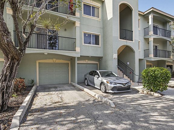 3rd image of 340 Crestwood Cir APT 201