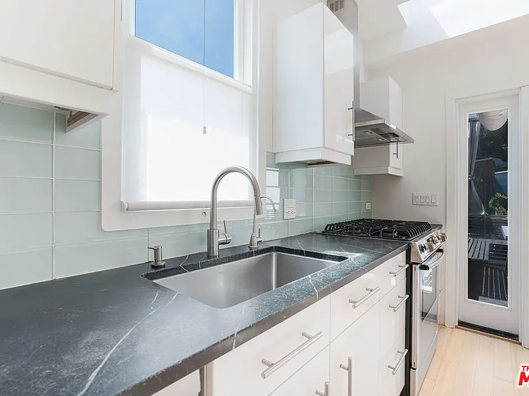 4155 Lincoln Ave — Photo 10