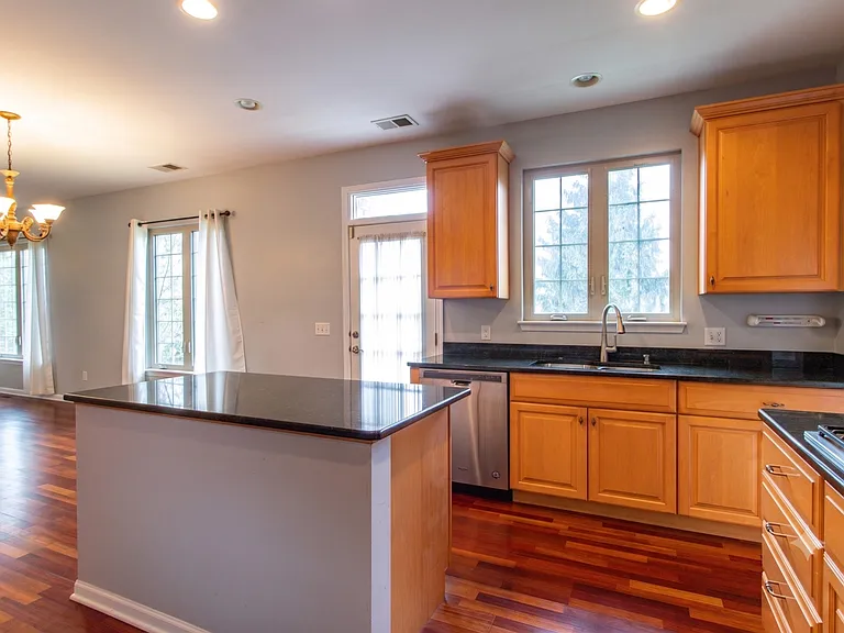 6 Beaconsfield Ct — Photo 7