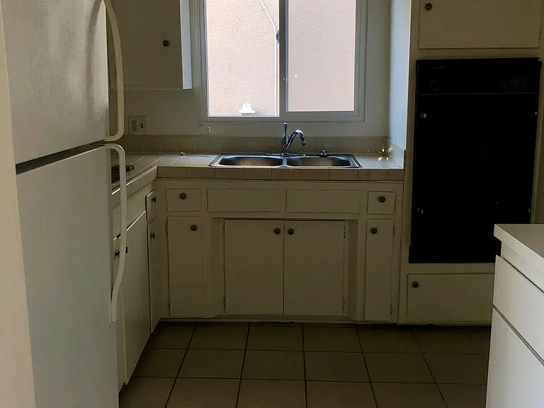 855 S Windsor Blvd #1 — Photo 7