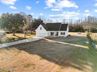 400 Padgett Rd, Maple Hill, NC 28454