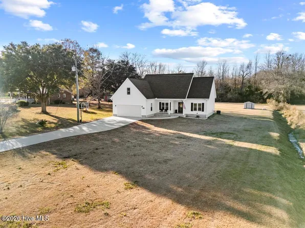 400 Padgett Road, Maple Hill, NC 28454