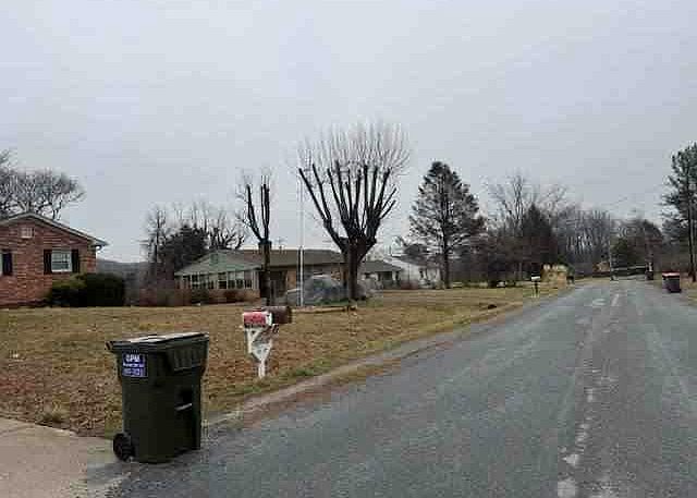 2nd image of 109 Crestview Dr