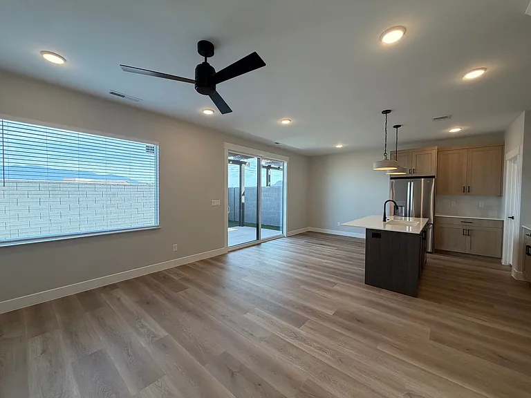 577 E Hemsworth Ln — Photo 13
