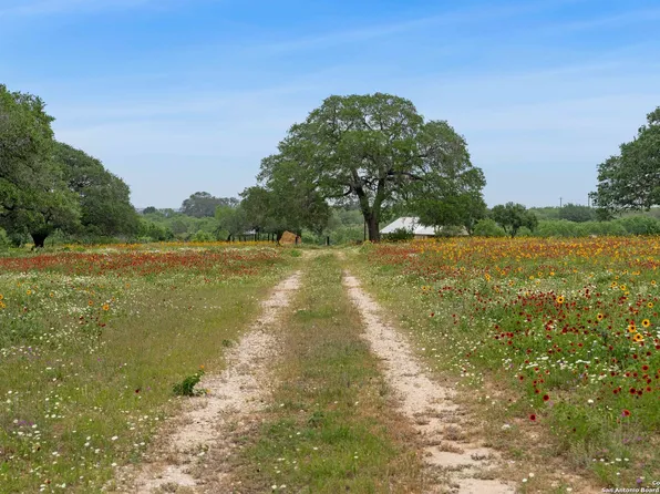 25120 STAGGS RNCH, Elmendorf, TX 78112