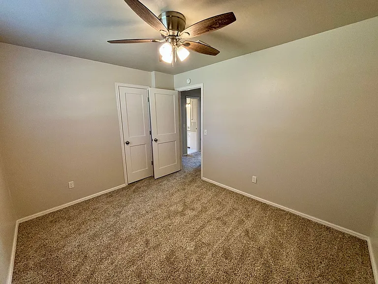 709 Sunset Dr — Photo 10