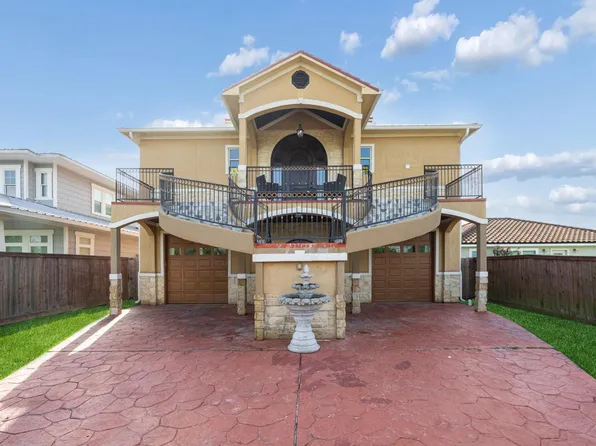615 29th St, San Leon, TX 77539