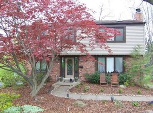 1331 Moon Ridge Dr, Pittsburgh, PA 15241